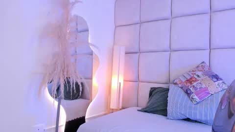 Snapshot of miley_colins0 chatting on November 2025 03:22:01 PM Miley online show from November 2025 03:22:01 PM