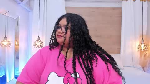 Snapshot of miley_colins0 chatting on November 2025 12:52:01 PM Miley online show from November 2025 12:52:01 PM