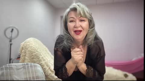 Snapshot of milf_charlotty chatting on November 2025 03:05:02 AM Charlotte online show from November 2025 03:05:02 AM