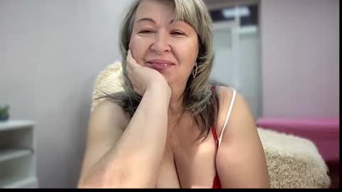 Snapshot of milf_charlotty chatting on December 2025 04:07:01 AM Charlotte online show from December 2025 04:07:01 AM