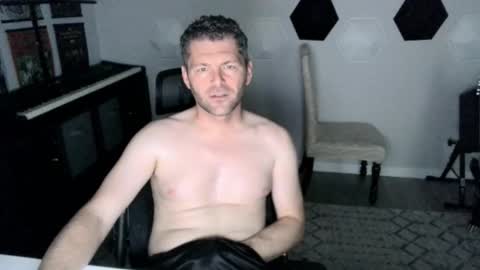 Snapshot of milf_hunter567 chatting on October 2025 05:40:02 PM milf_hunter567 online show from October 2025 05:40:02 PM