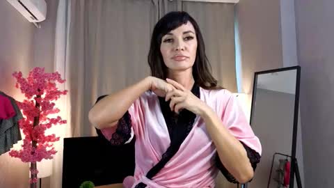 Snapshot of milf_mamyy chatting on October 2025 07:18:02 AM Filicia online show from October 2025 07:18:02 AM