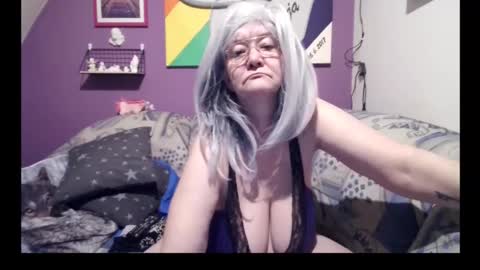 Milfchantal online show from March 2025 05:18:02 PM
