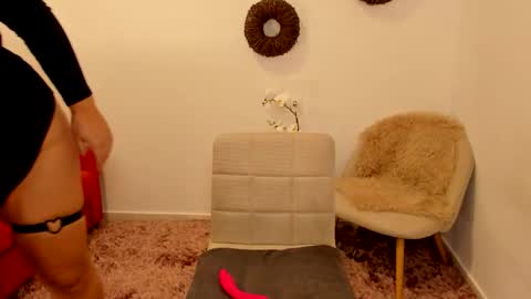 Snapshot of milfelladd69 chatting on October 2025 09:41:01 AM MilfElla online show from October 2025 09:41:01 AM