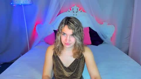 milkablond online show from December 2024 12:45:02 AM