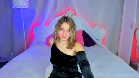 milkablond online show from December 2024 12:54:02 AM