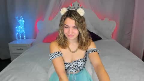 milkablond online show from December 2024 12:37:01 AM
