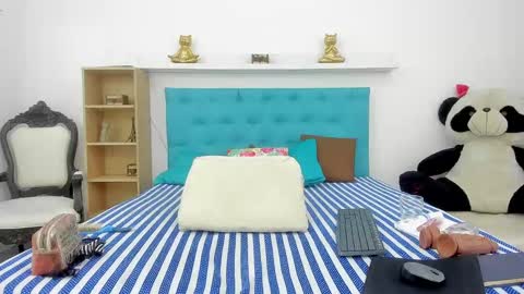 milky_emma online show from January 2025 12:09:02 PM