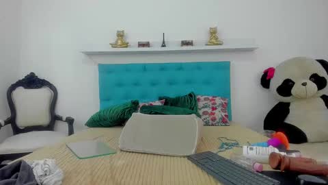 milky_emma online show from March 2025 04:35:02 PM