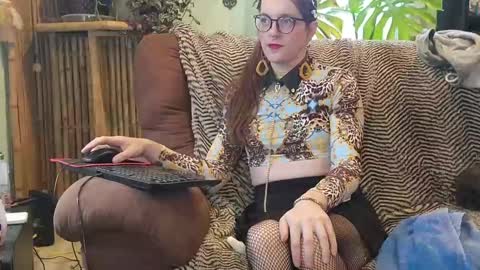 Peach Doll online show from December 2024 08:15:01 PM