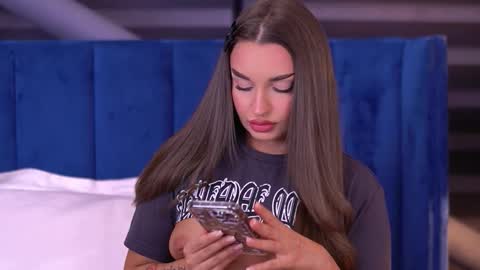 Milla online show from October 2025 04:12:01 AM