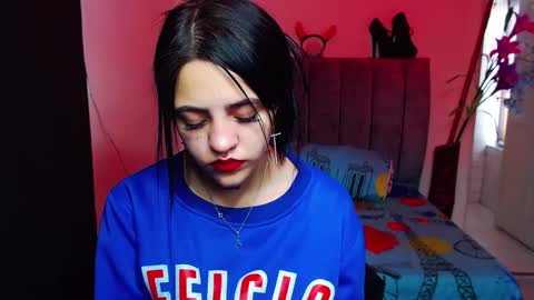 Snapshot of millacounisslosexanal chatting on October 2025 01:32:02 PM Violeta online show from October 2025 01:32:02 PM