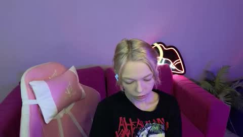 Hello  Im Mila online show from September 2025 01:38:02 AM