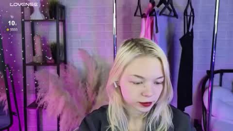 Snapshot of millaholt chatting on November 2025 08:13:01 AM Hello Im Mila online show from November 2025 08:13:01 AM