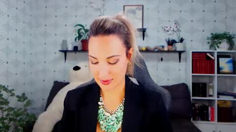 Snapshot of millaxqueen chatting on October 2025 03:18:01 PM MillaXQueen online show from October 2025 03:18:01 PM