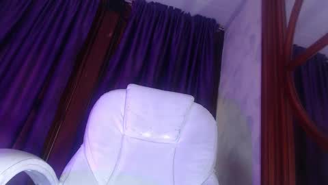 milu23__ online show from March 2025 05:11:02 PM