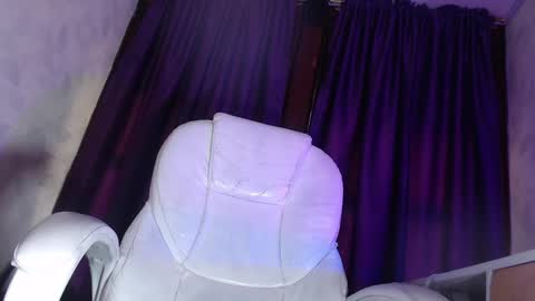 milu23__ online show from March 2025 05:06:02 PM