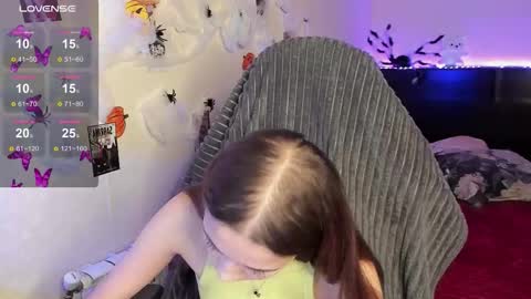 Snapshot of milyamess chatting on October 2025 03:49:01 PM Emily online show from October 2025 03:49:01 PM