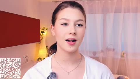 Snapshot of minditrelles chatting on October 2025 07:16:01 AM Mindi online show from October 2025 07:16:01 AM