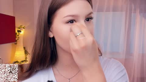 Snapshot of minditrelles chatting on October 2025 07:16:01 AM Mindi online show from October 2025 07:16:01 AM