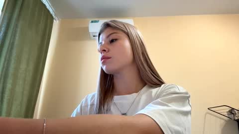 Lucy online show from October 2025 04:32:02 AM
