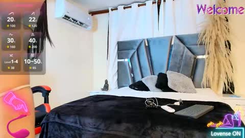 minilove_01 online show from November 2025 12:17:01 PM