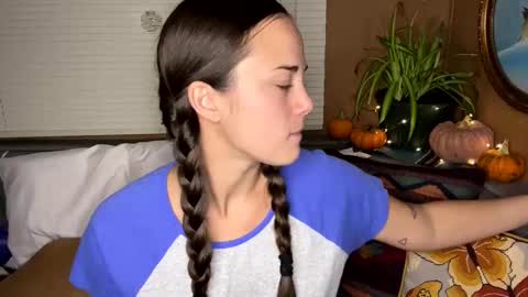 minimaggie online show from October 2025 01:08:02 AM