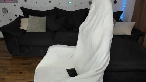 mira_fantasy online show from October 2025 04:32:02 AM