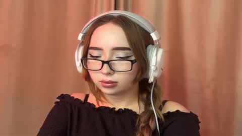 Snapshot of mira_light_ chatting on September 2025 03:17:01 PM mira_light_ online show from September 2025 03:17:01 PM