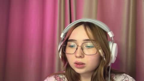 Snapshot of mira_light_ chatting on October 2025 03:20:02 PM mira_light_ online show from October 2025 03:20:02 PM