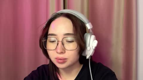 Snapshot of mira_light_ chatting on October 2025 04:04:02 PM mira_light_ online show from October 2025 04:04:02 PM