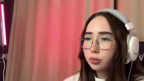 Snapshot of mira_light_ chatting on October 2025 03:22:01 PM mira_light_ online show from October 2025 03:22:01 PM