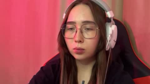 Snapshot of mira_light_ chatting on October 2025 03:24:01 PM mira_light_ online show from October 2025 03:24:01 PM