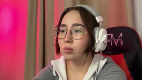 Snapshot of mira_light_ chatting on October 2025 03:12:01 PM mira_light_ online show from October 2025 03:12:01 PM