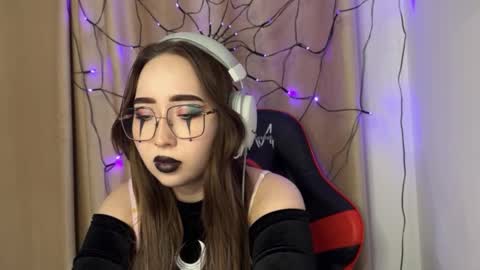 Snapshot of mira_light_ chatting on October 2025 03:25:01 PM mira_light_ online show from October 2025 03:25:01 PM