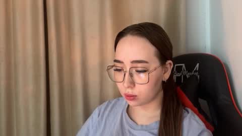 Snapshot of mira_light_ chatting on November 2025 04:18:01 PM mira_light_ online show from November 2025 04:18:01 PM