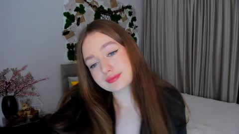 Snapshot of miraclecurly chatting on January 2025 04:09:01 PM Emma online show from January 2025 04:09:01 PM