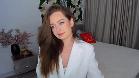 Snapshot of miraclecurly chatting on January 2025 04:10:01 PM Emma online show from January 2025 04:10:01 PM