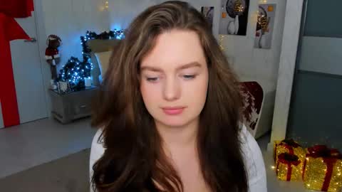 Snapshot of miraclecurly chatting on January 2025 10:39:01 PM Emma online show from January 2025 10:39:01 PM