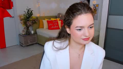 Snapshot of miraclecurly chatting on February 2025 10:08:02 AM Emma online show from February 2025 10:08:02 AM