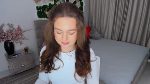 Snapshot of miraclecurly chatting on February 2025 04:36:01 PM Emma online show from February 2025 04:36:01 PM