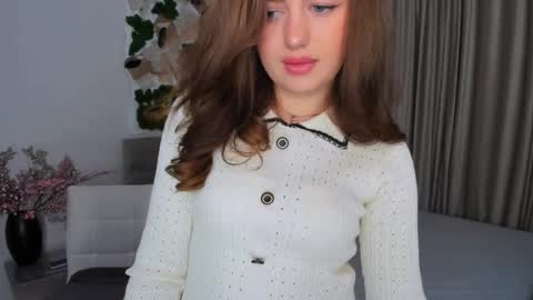 Snapshot of miraclecurly chatting on February 2025 10:40:02 PM Emma online show from February 2025 10:40:02 PM