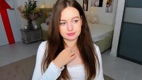 Snapshot of miraclecurly chatting on February 2025 10:22:01 PM Emma online show from February 2025 10:22:01 PM