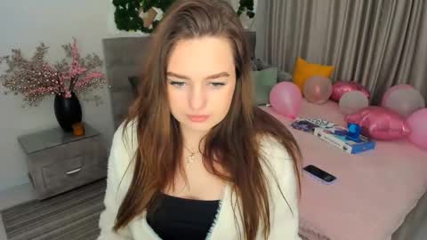 Snapshot of miraclecurly chatting on February 2025 10:53:01 PM Emma online show from February 2025 10:53:01 PM