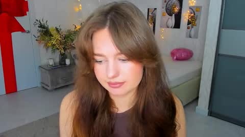 Snapshot of miraclecurly chatting on March 2025 07:43:02 PM Emma online show from March 2025 07:43:02 PM