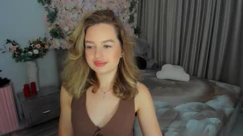 Snapshot of miraclecurly chatting on September 2025 07:24:02 PM Emma online show from September 2025 07:24:02 PM