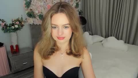 Snapshot of miraclecurly chatting on September 2025 06:09:01 PM Emma online show from September 2025 06:09:01 PM