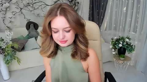 Snapshot of miraclecurly chatting on October 2025 10:13:02 AM Emma online show from October 2025 10:13:02 AM