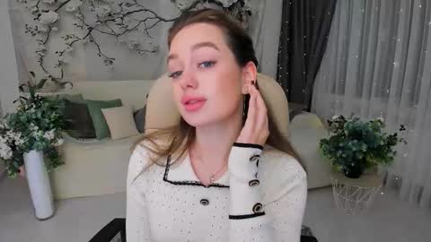 Snapshot of miraclecurly chatting on October 2025 07:46:02 PM Emma online show from October 2025 07:46:02 PM