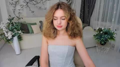 Snapshot of miraclecurly chatting on October 2025 07:23:01 PM Emma online show from October 2025 07:23:01 PM